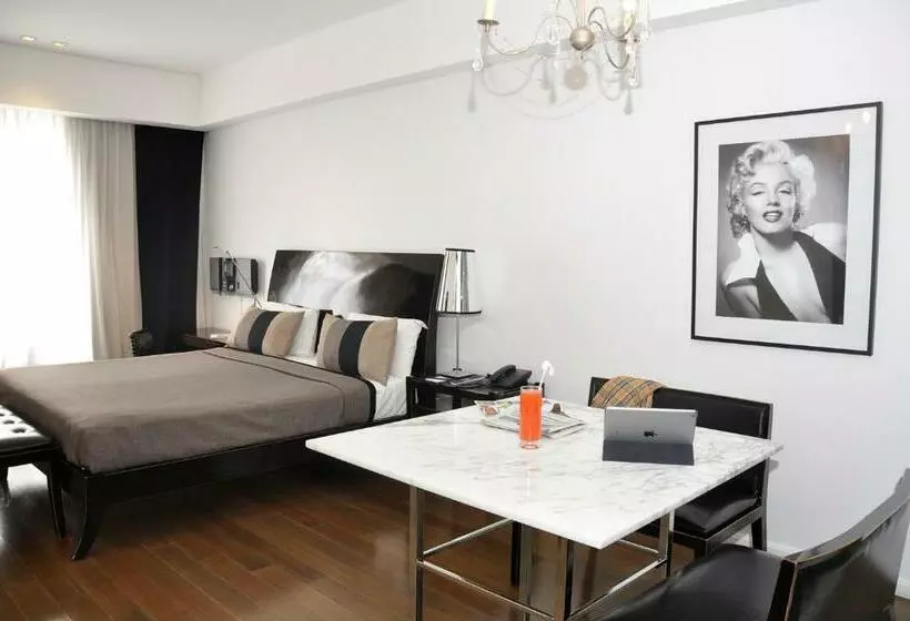 Broadway Hotel & Suites