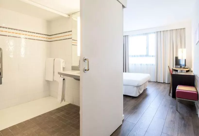 Fotos del hotel Ilunion Valencia 4:  2