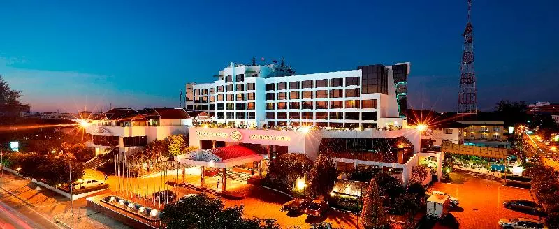 Lao Plaza