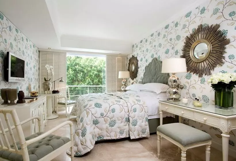 The Twelve Apostles  And Spa