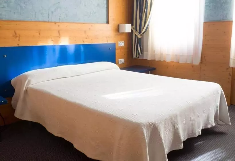 Fotos del hotel Bezana Lago:  13