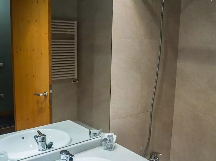 Fotos del hotel Bezana Lago:  12