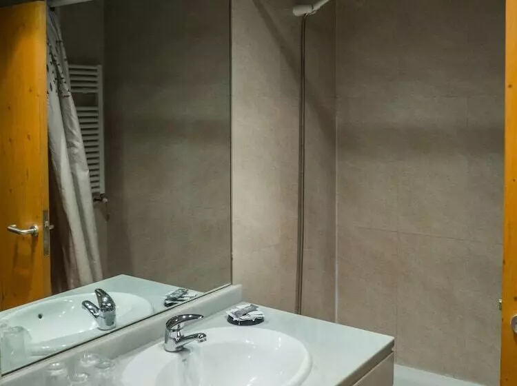 Fotos del hotel Bezana Lago:  7