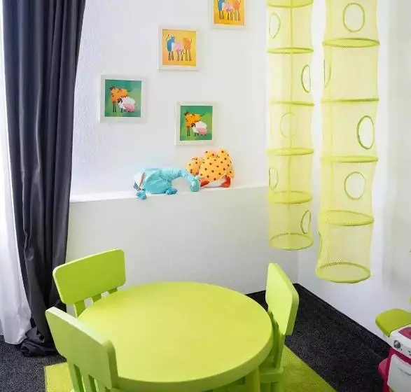 Fotos del hotel Friends:  3