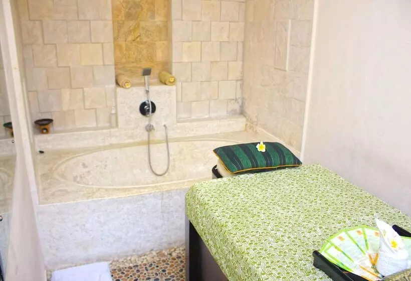 Fotos del hotel The Lokha Legian Resort & Spa:  3