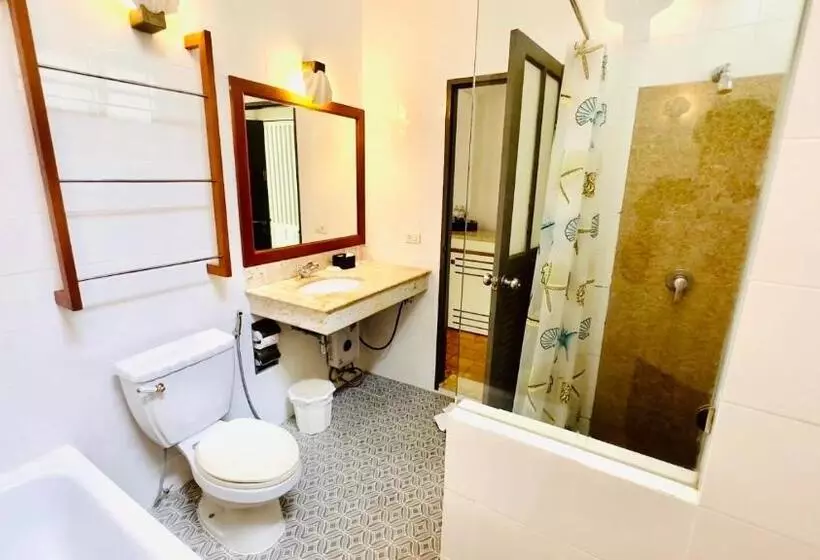 Fotos del hotel Bhumiyama Beach Resort:  5