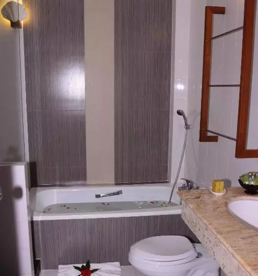 Fotos del hotel Bhumiyama Beach Resort:  9