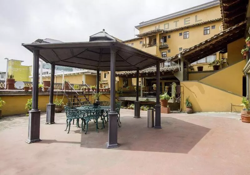 Fotos del hotel Capital O  Central:  13