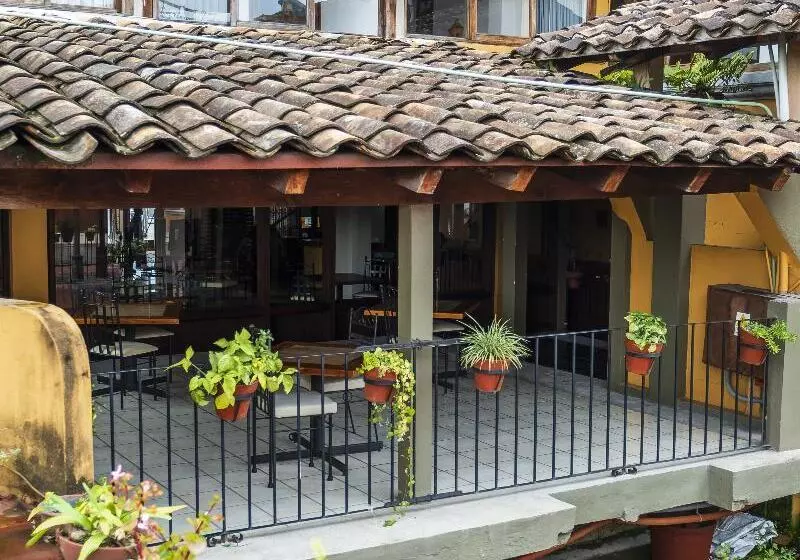 Fotos del hotel Capital O  Central:  6