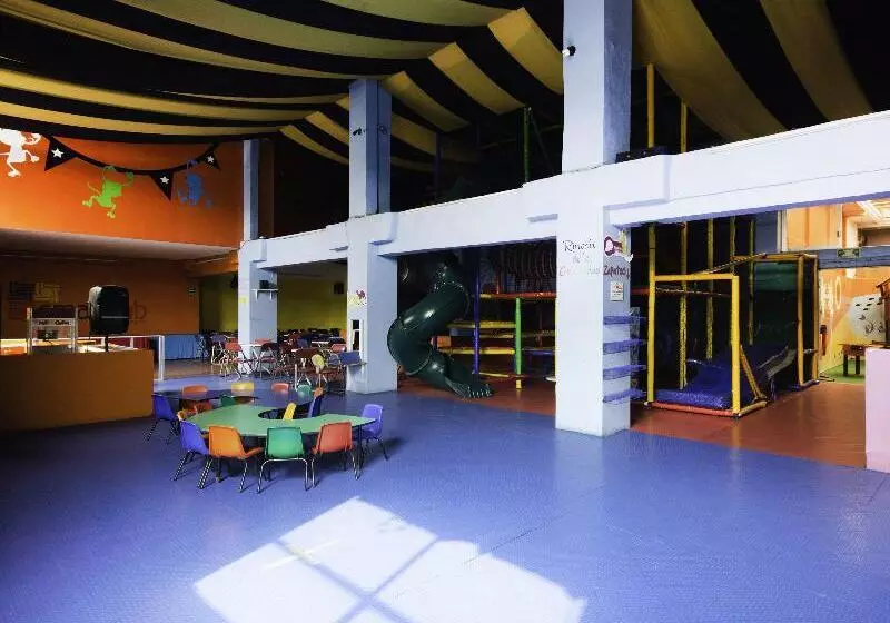 Fotos del hotel Capital O  Central:  5