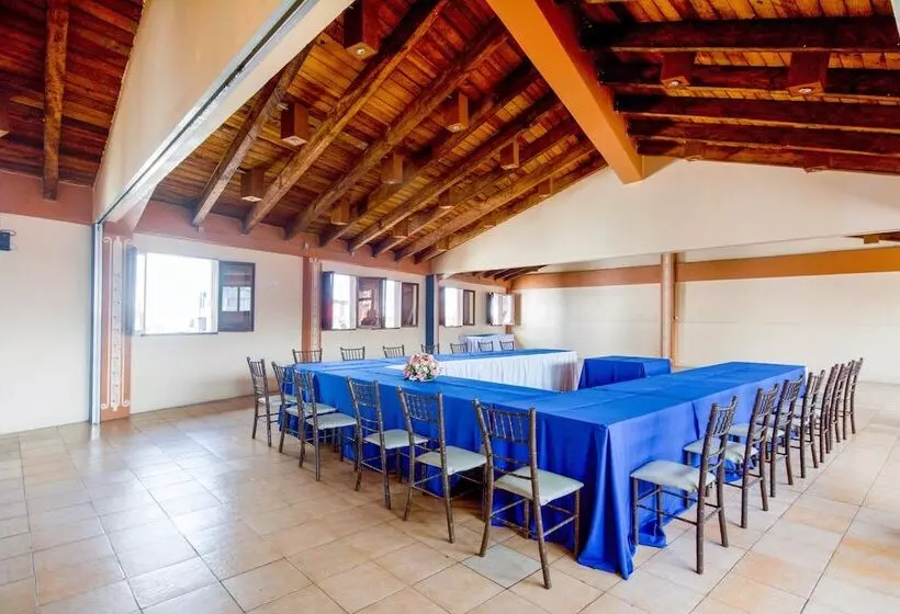 Fotos del hotel Capital O  Central:  4