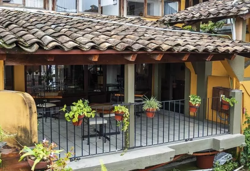 Fotos del hotel Capital O  Central:  19