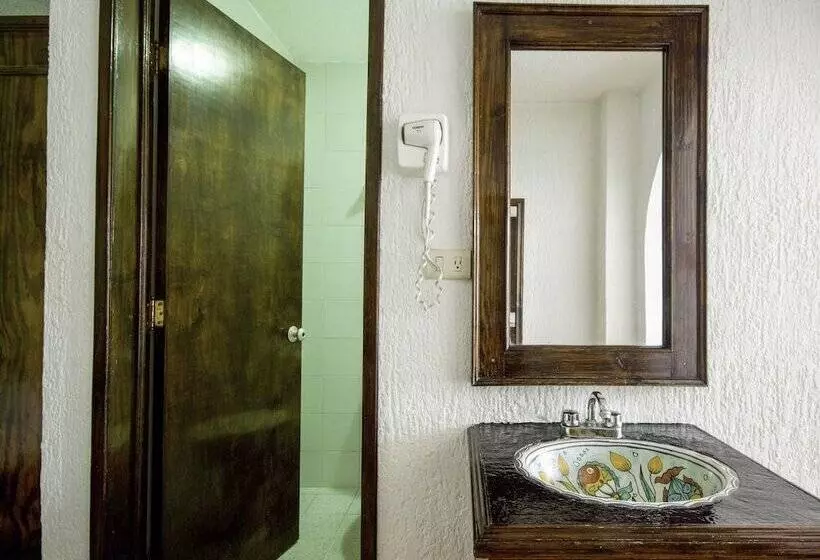 Fotos del hotel Capital O  Central:  7