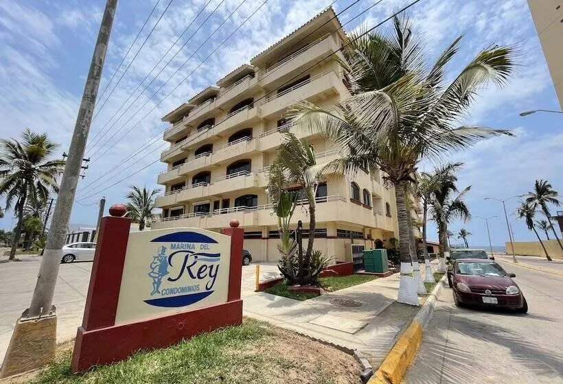 Hotel Marina Del Rey Beach Club