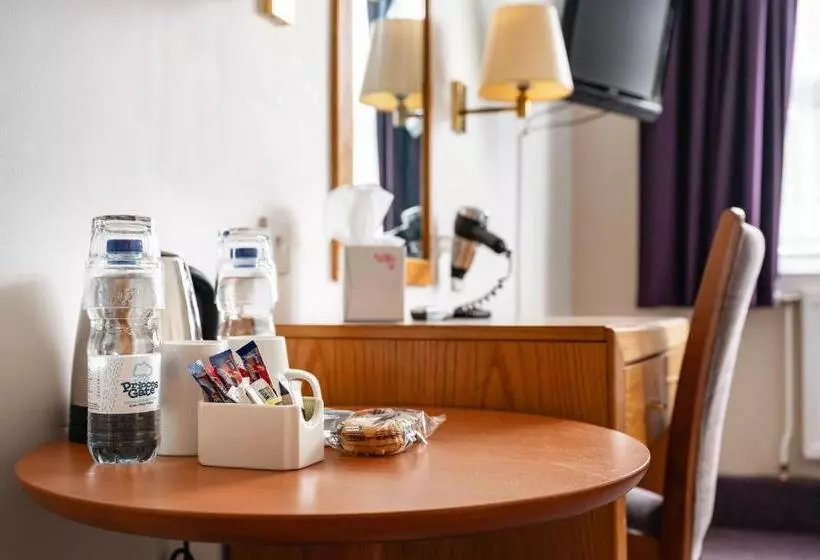 Fotos del hotel Premier Inn Peterborough Norman Cross:  8