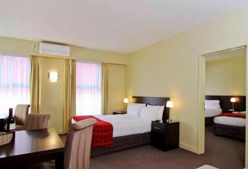 Fotos del hotel Comfort Inn & Suites City Views:  17