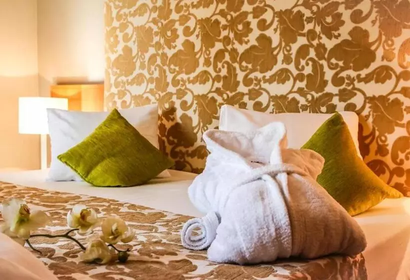 Fotos del hotel Flora  & Suites:  24