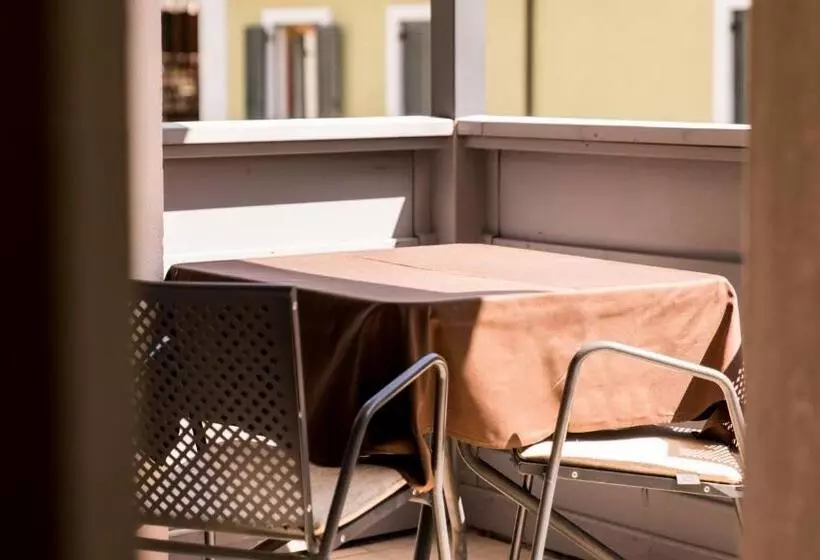 Fotos del hotel Flora  & Suites:  5