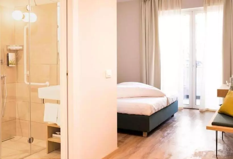 Fotos del hotel Flora  & Suites:  2