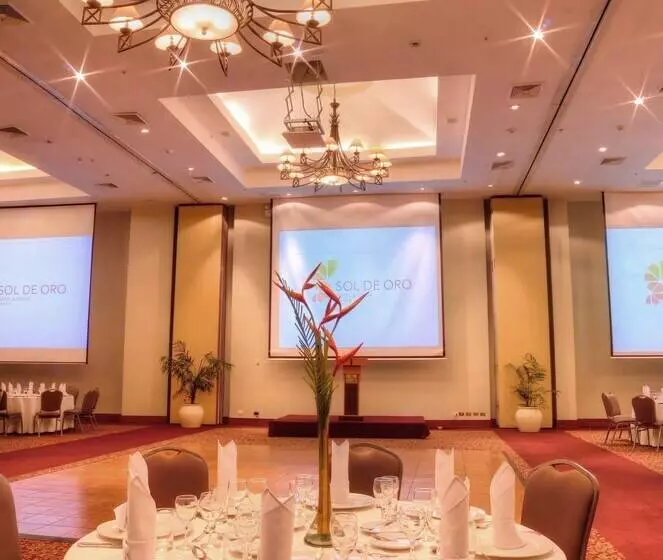Fotos del hotel Sol De Oro  & Suites:  3