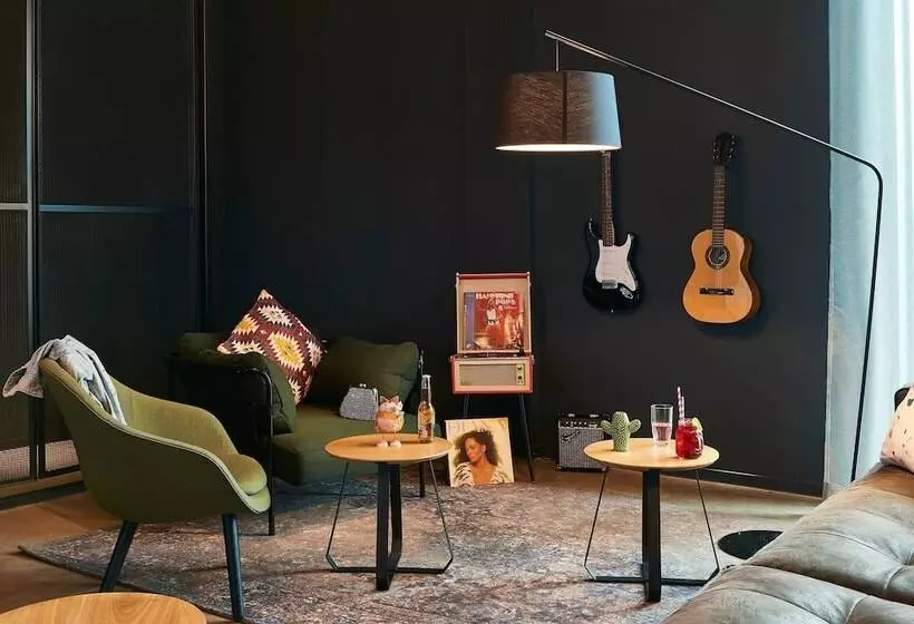 Fotos del hotel Moxy Chester:  25