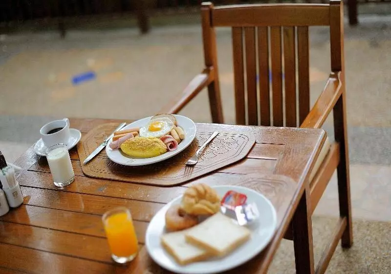 Fotos del hotel Baumanburi:  16