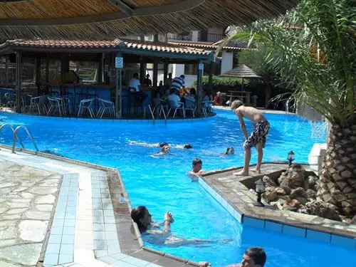 Fotos del hotel Mikro Village:  4