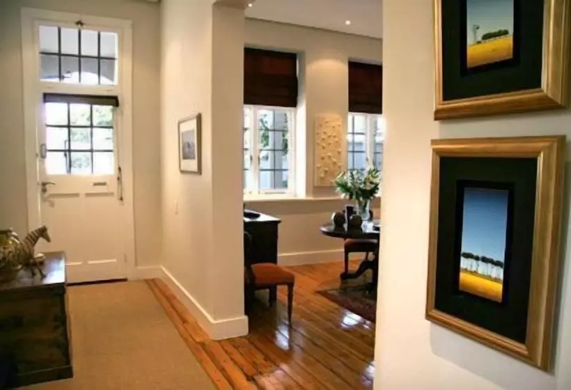 Fotos del hotel Four Rosmead Boutique Guesthouse:  3