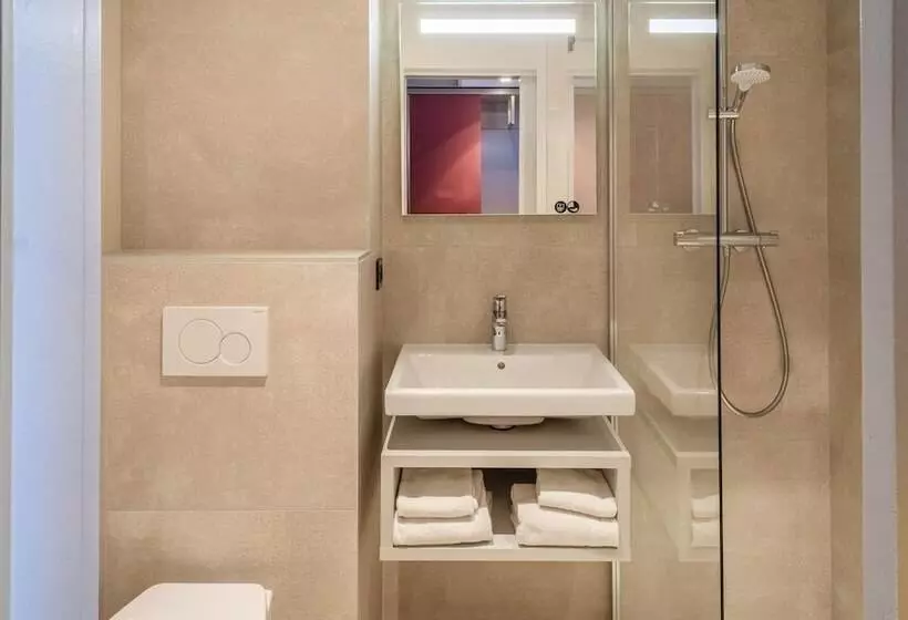 Fotos del hotel Brit Hotel Nantes La Beaujoire - L'amandine:  3