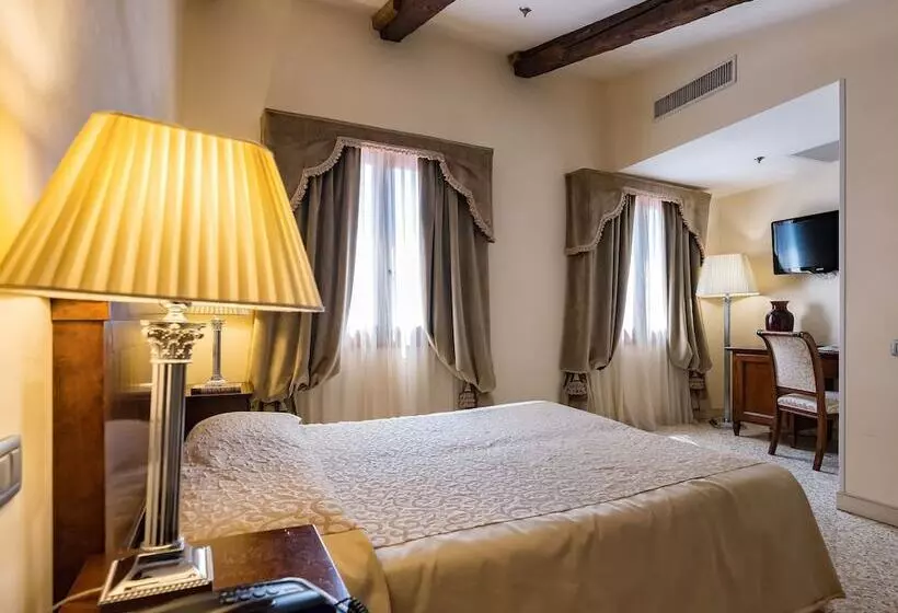 Fotos del hotel Dell'opera:  8