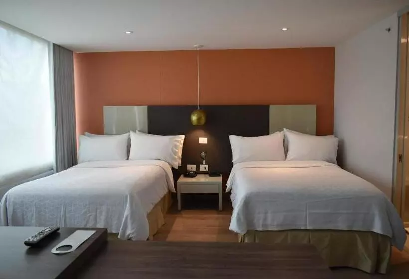 Fotos del hotel Holiday Inn Express & Suites Medellin, An Ihg:  2