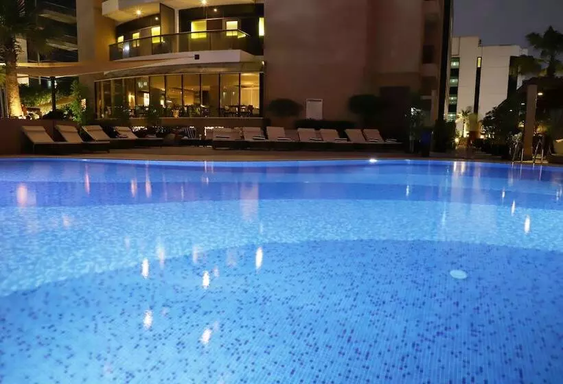 Majestic City Retreat