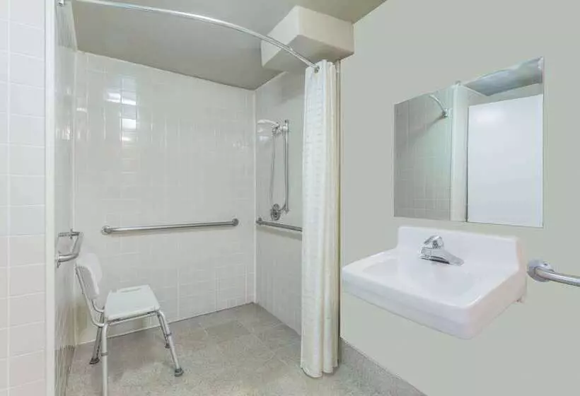 Fotos del hotel Super 8 By Wyndham Atlanta Northeast Ga:  5