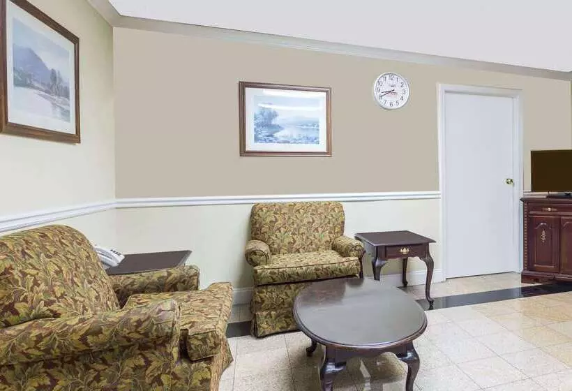 Fotos del hotel Super 8 By Wyndham Atlanta Northeast Ga:  2