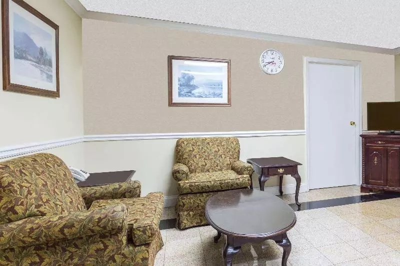 Fotos del hotel Super 8 By Wyndham Atlanta Northeast Ga:  9