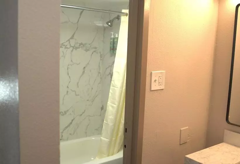 Fotos del hotel Super 8 By Wyndham Atlanta Northeast Ga:  11