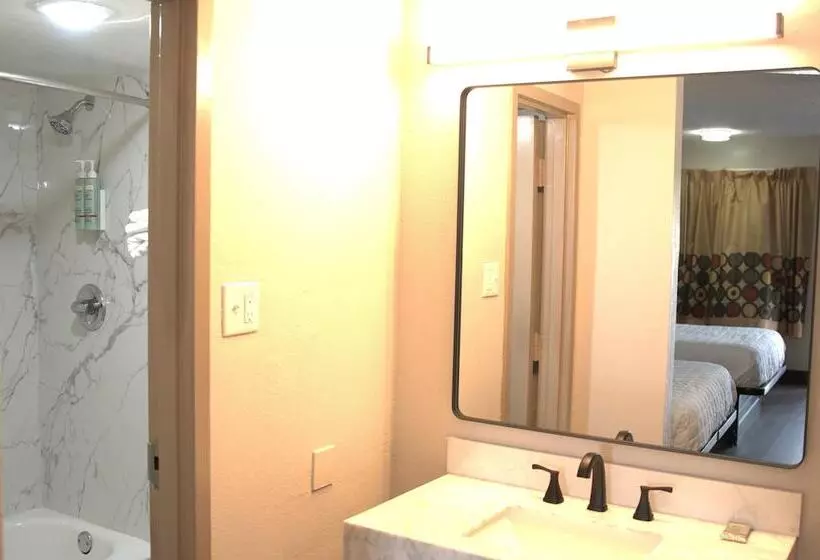 Fotos del hotel Super 8 By Wyndham Atlanta Northeast Ga:  13