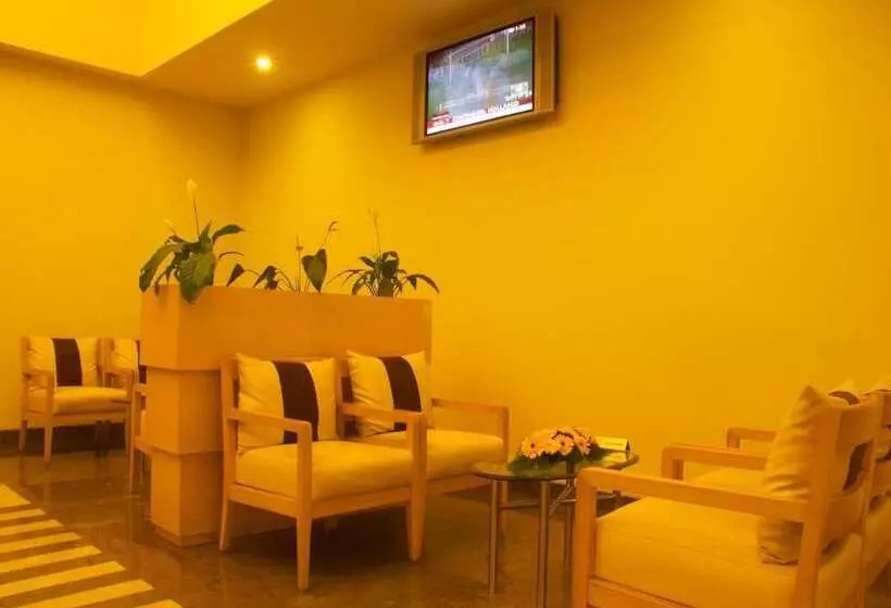 Fotos del hotel Radha Hometel:  10