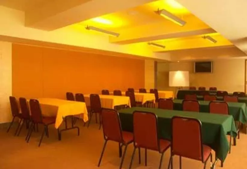 Fotos del hotel Radha Hometel:  6