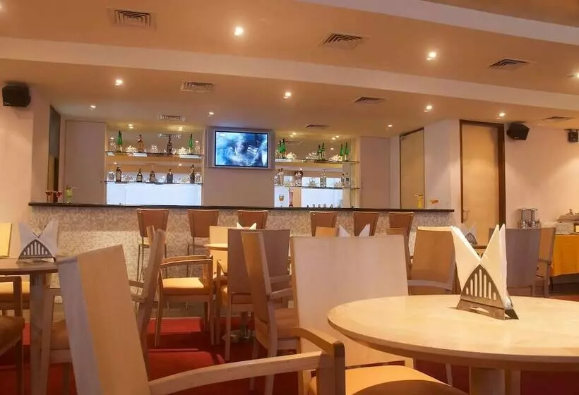 Fotos del hotel Radha Hometel:  5