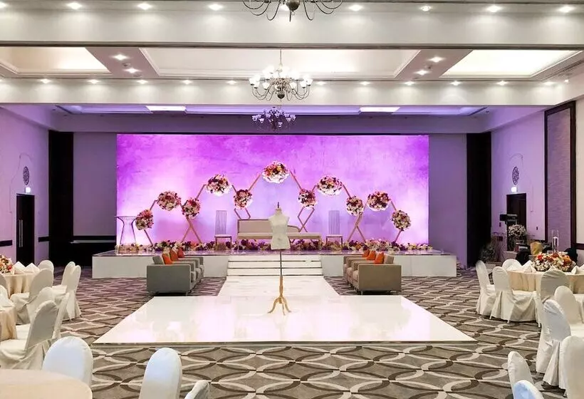 Fotos del hotel Courtyard By Marriott Dubai, Green Community:  74