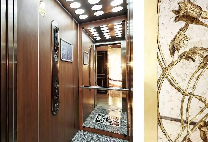 Fotos del hotel Savoy:  15