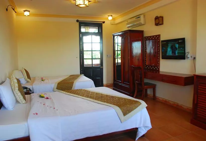 Pho Hoi Riverside Resort