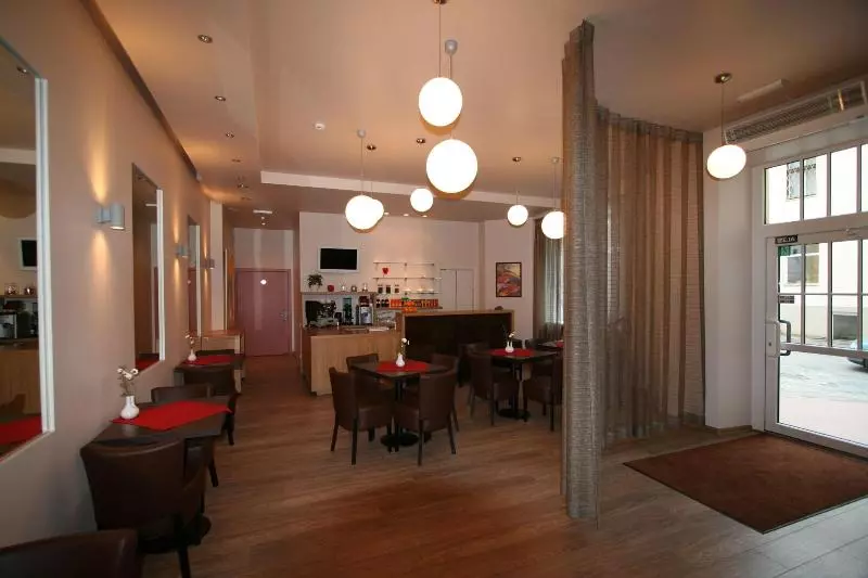 Fotos del hotel Edvards:  7