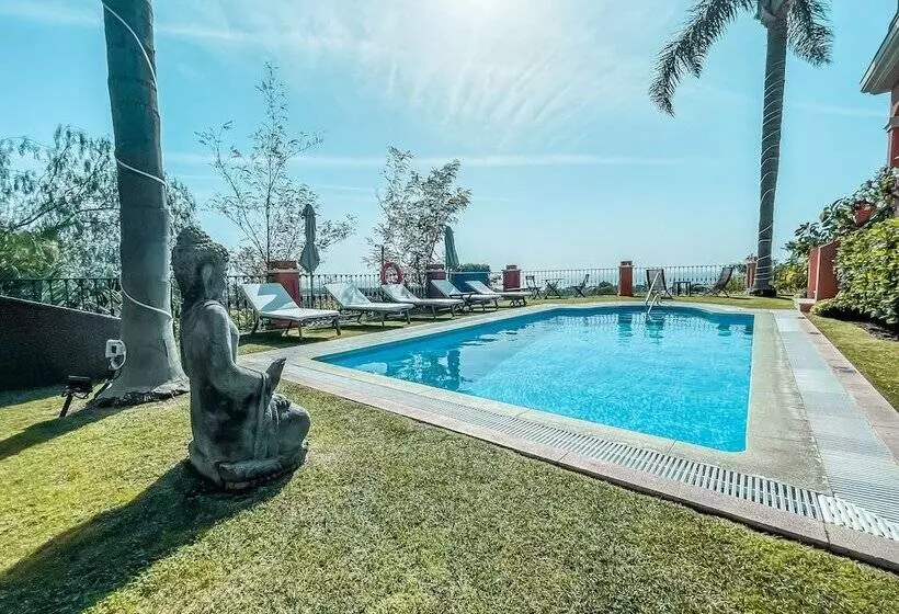 The Marbella Heights Boutique