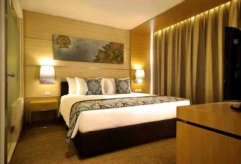 Anantara Sathorn Bangkok Hotel