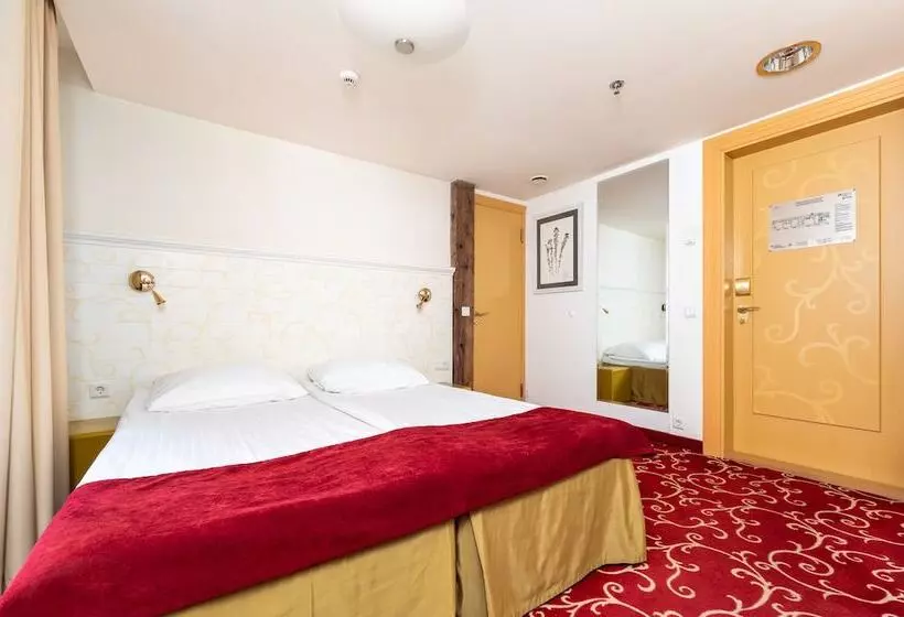 Fotos del hotel Meriton Old Town Garden:  2