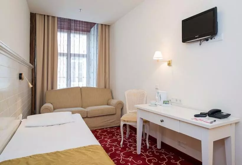 Meriton Old Town Garden