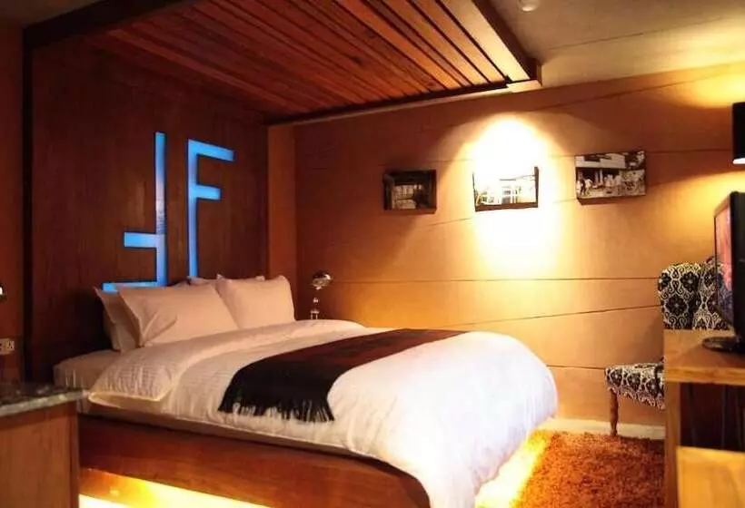 Fotos del hotel The Fusion Suites:  7