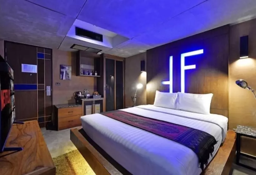 Fotos del hotel The Fusion Suites:  2